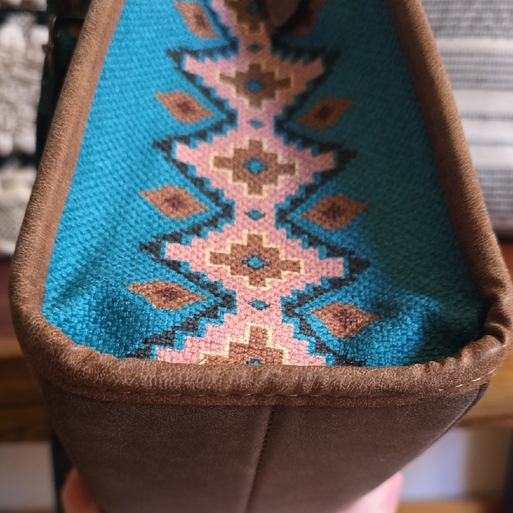 Wrangler Dark Brown Tote with Patterned Strap - Picture 5 of 9